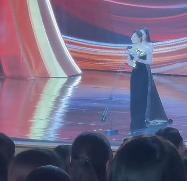 孙俪激动到都忘词儿了[捂脸哭]2026年1月29日晚，第四届中国电视剧盛典的舞台属