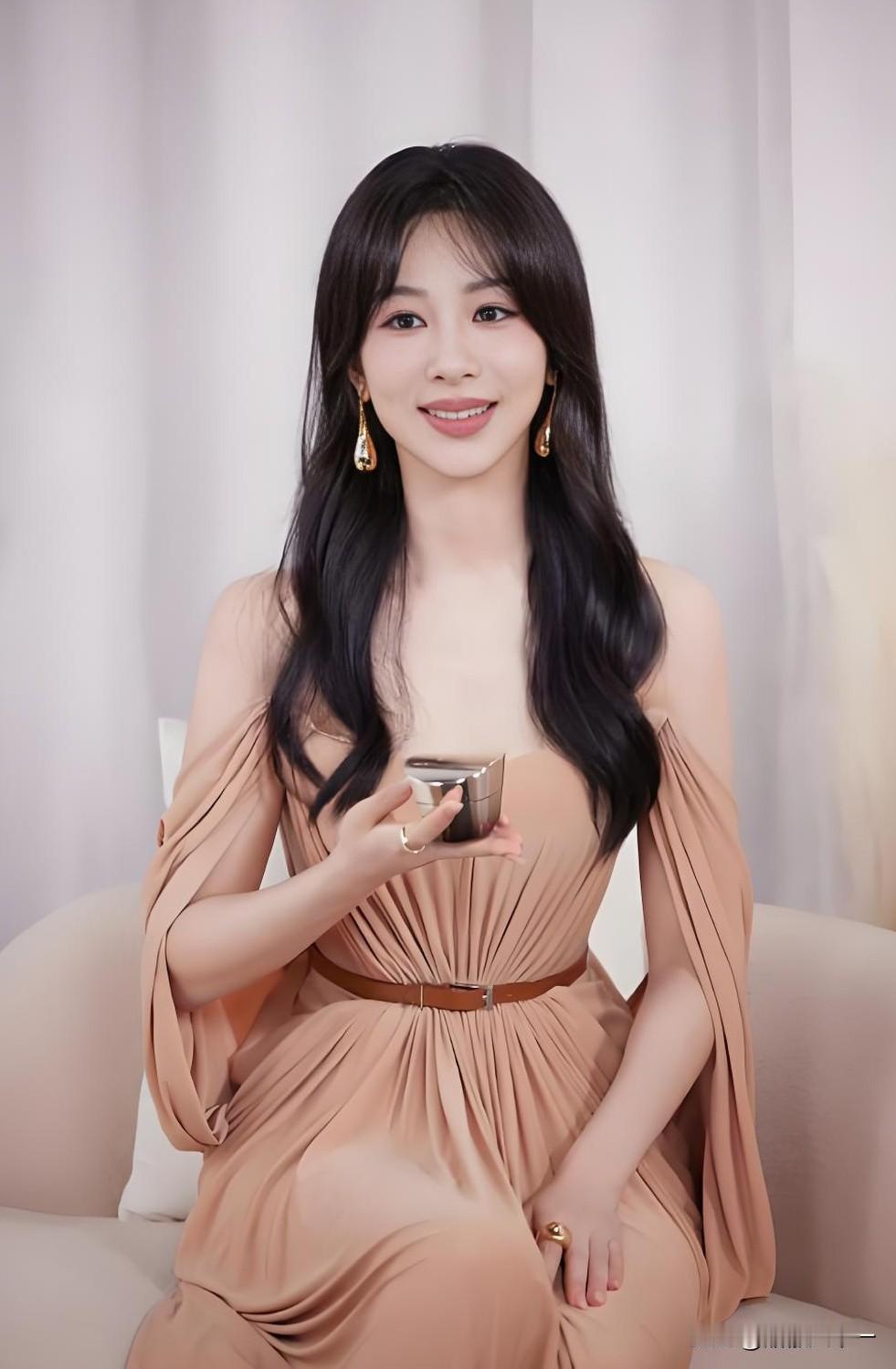 胡歌的多杰演得好，梅婷的张勤勤演的也好，可对比《生命树》里这二位的演技，