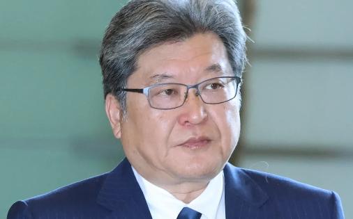 12月21日，萩生田光一的脚刚落地台北，这就不是什么“窜访”，这是在往中国的枪口