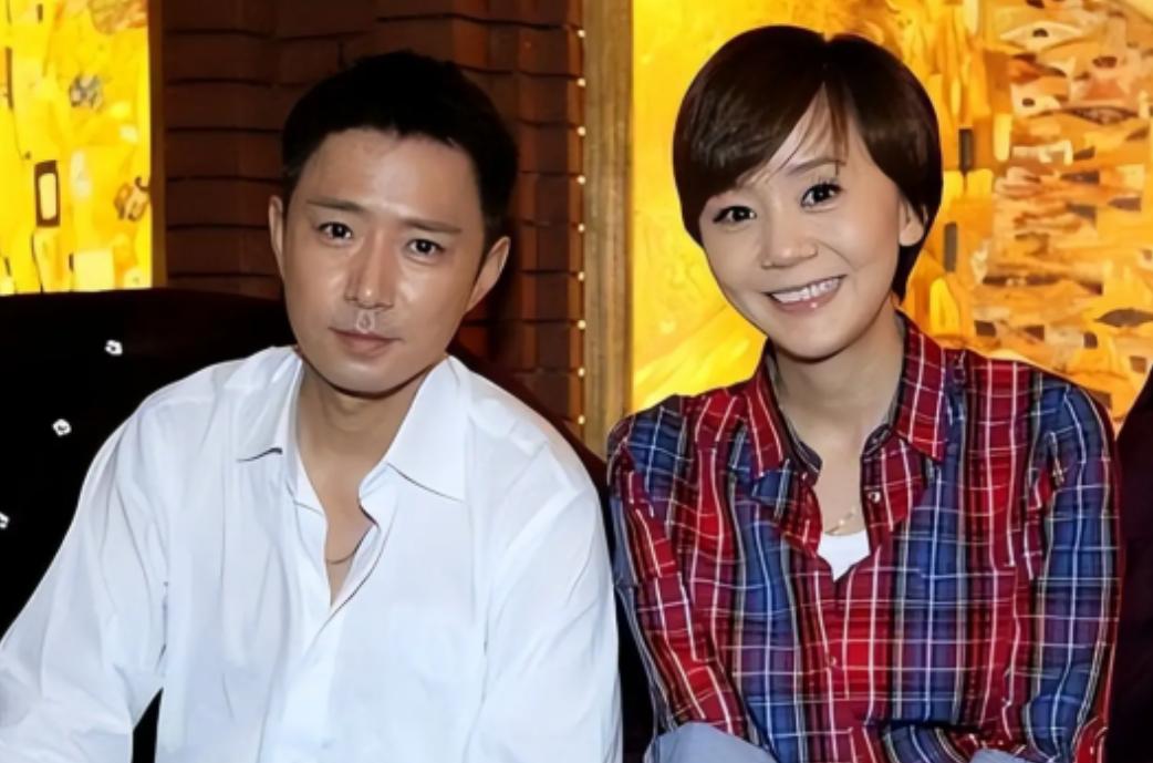 2011年，演员王一楠说，她第一次去高鑫家，一见到未来婆婆，当场惊呆了，嘴巴张得