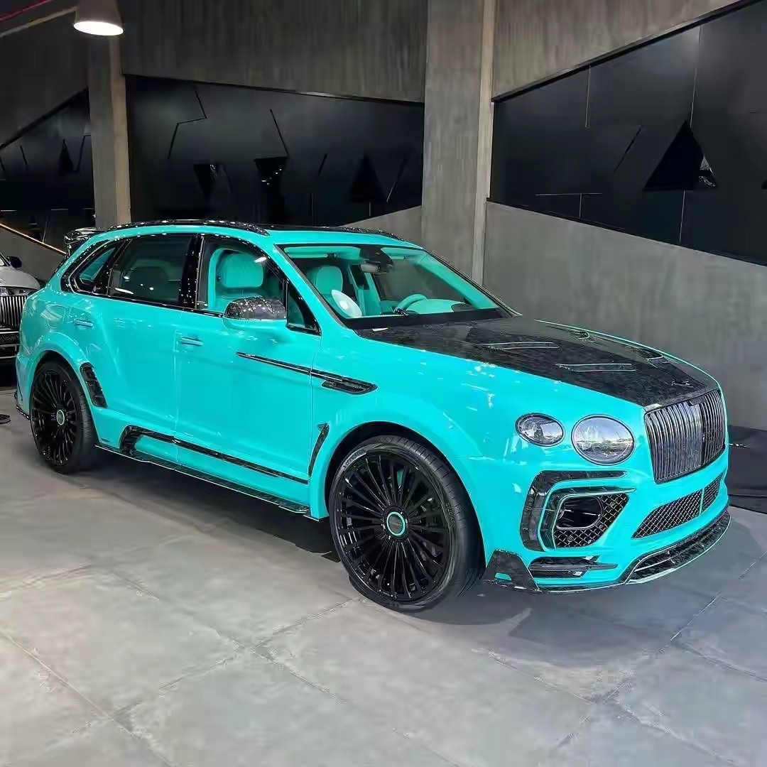 宾利添越W12是宾利旗下超豪华中大型SUV，有2017款、2025款等版本，以下