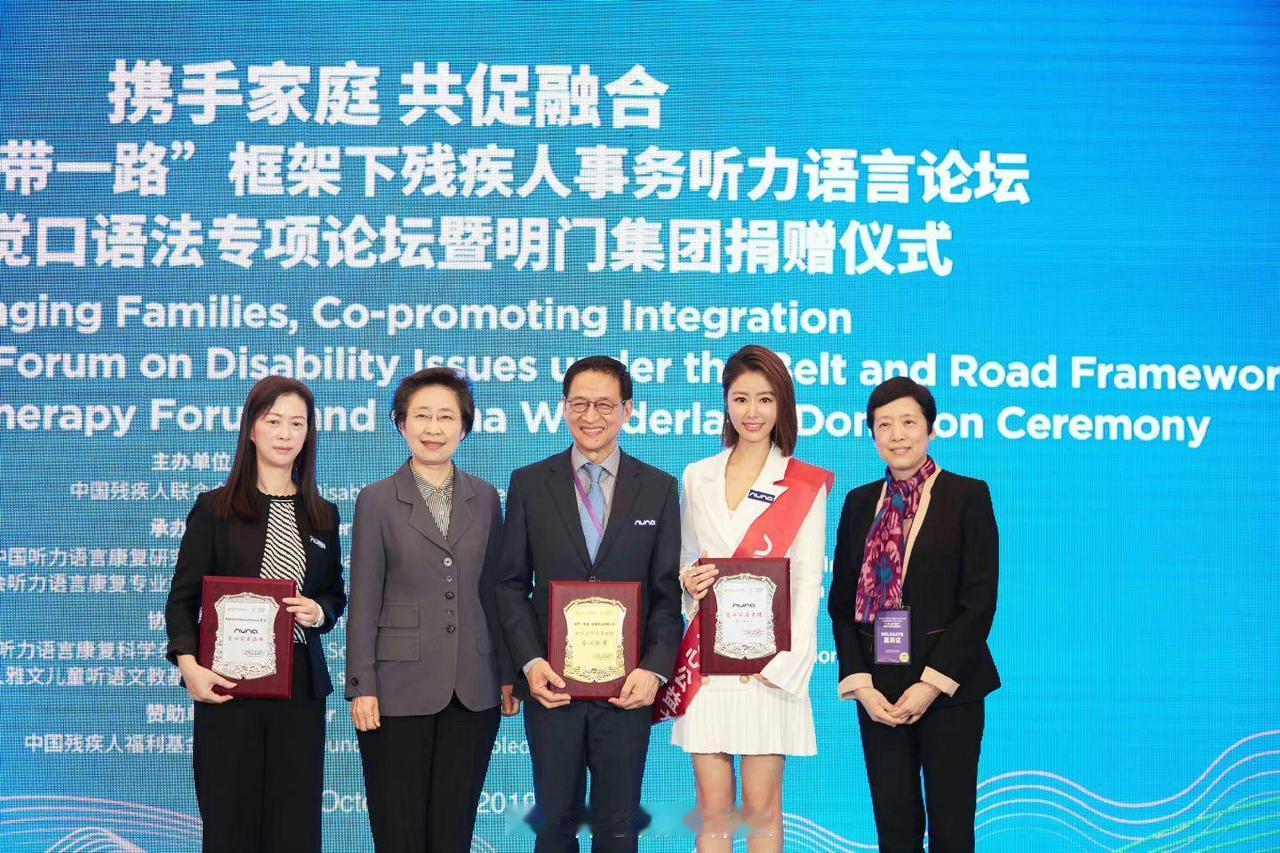 林心如和霍建华结婚后，很多赵薇的粉丝又开始用韩红来贬低林心如，说林心如为日本捐款