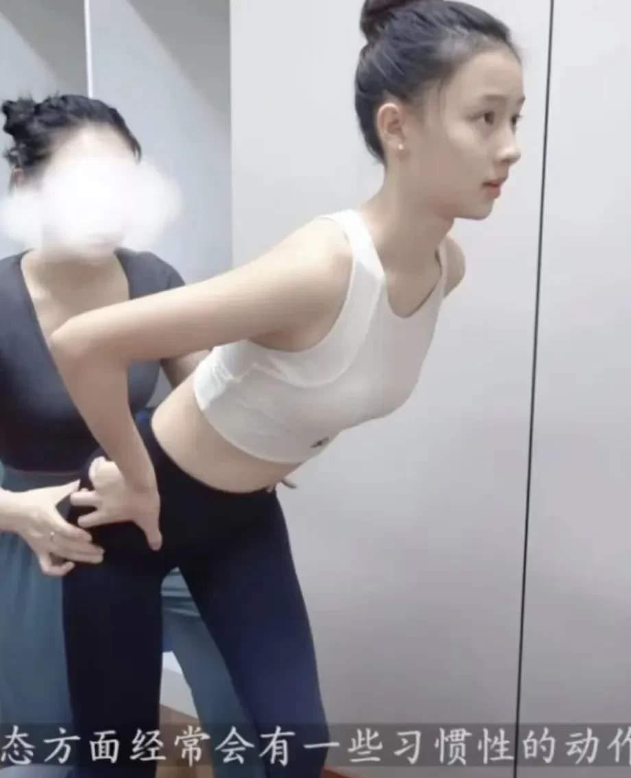 我算是看明白了，同样是出道，沈佳润和七七之间真的是有点差距的。沈佳润和七七赵钰