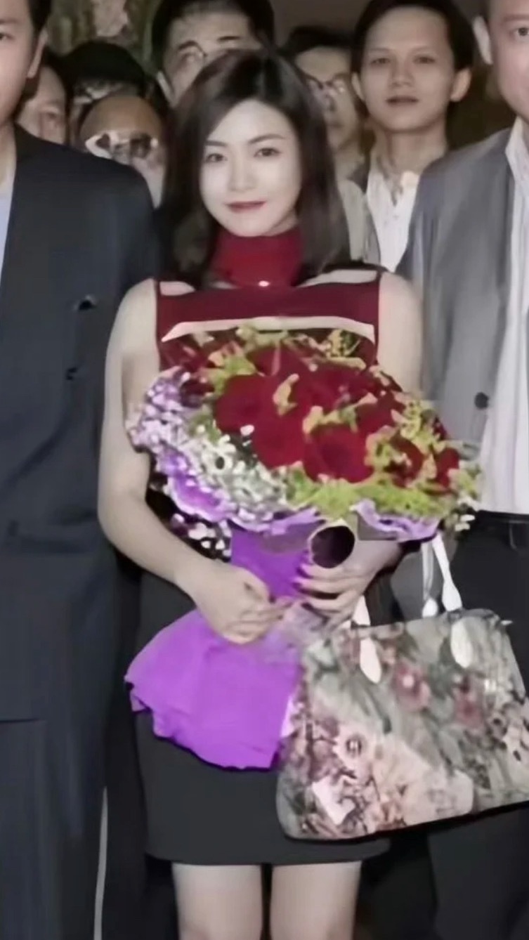 要说陈妍希，就不能只说狙击蝴蝶校花沈佳宜、姐姐岑矜，是观众都很熟悉的陈妍希，温柔