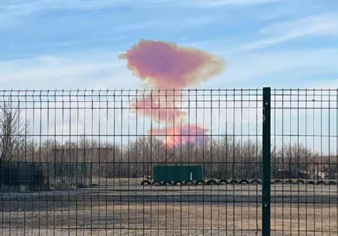 俄“末日导弹”试射失败，本想威慑美西方的展示，最终尴尬收场。当地时间11月