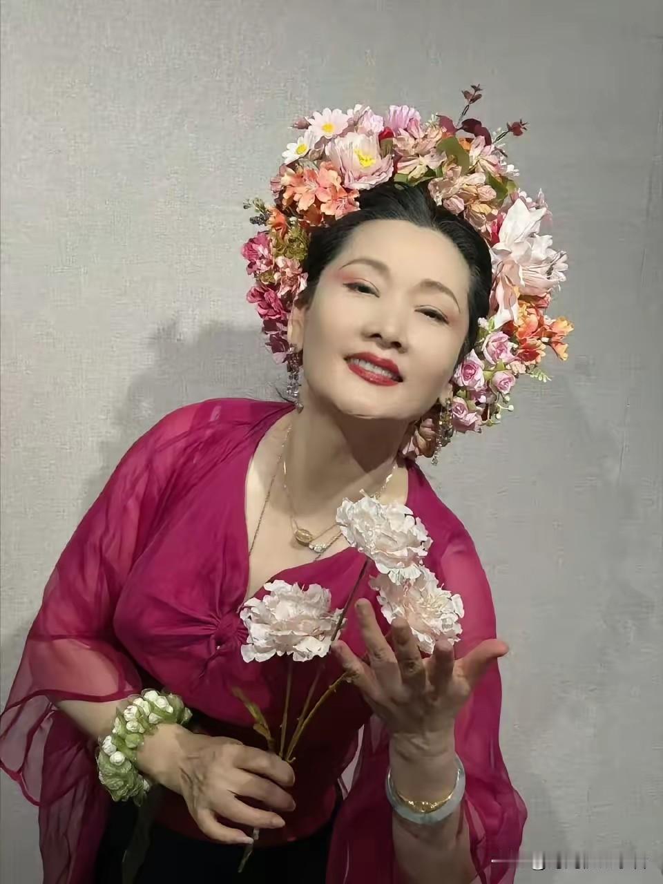 怪不得何赛飞不理解刘嘉玲不生孩子，因为何赛飞的婚姻生活太幸福了，和老公杨楠认识后