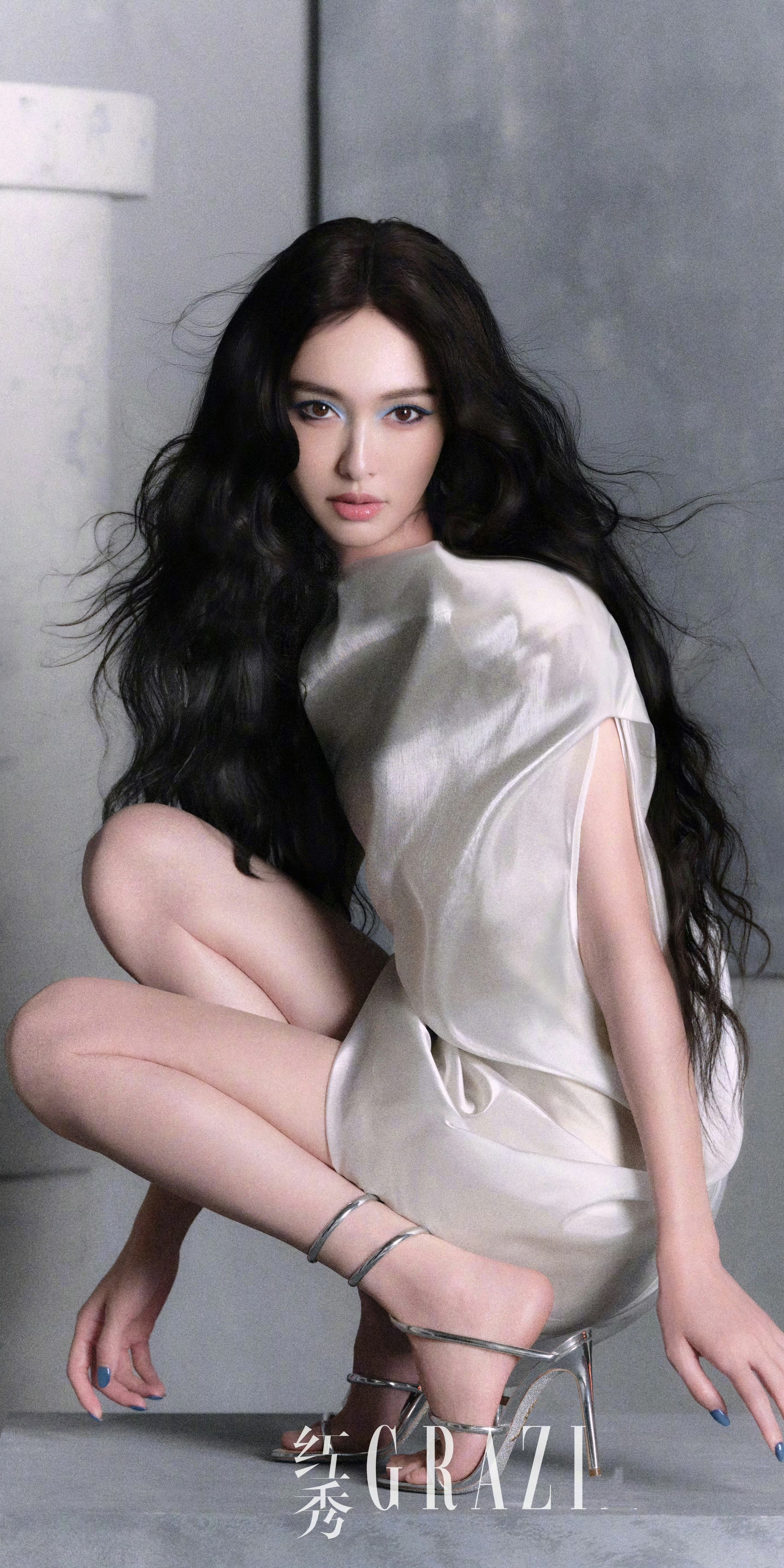 唐嫣红秀GRAZIA，高挑精致的美腿糖糖。唐嫣