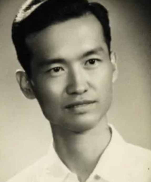 1947年，有个敌军少校被我军俘虏，连长正要审问，没想到这名少校竟淡定地说：同志