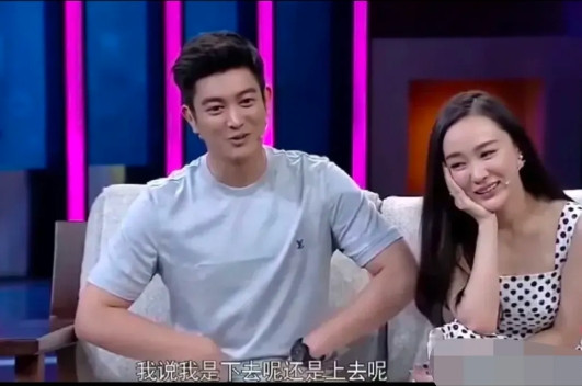演员杜江说：“刚和霍思燕谈恋爱那会，有天早上她出去工作了，我睡醒之后洗了个澡，围