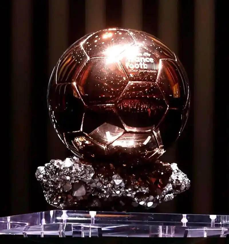 金球奖最新赔率更新了，凯恩以29.3%排在第一，第二的是凯恩队友奥利塞16%以及