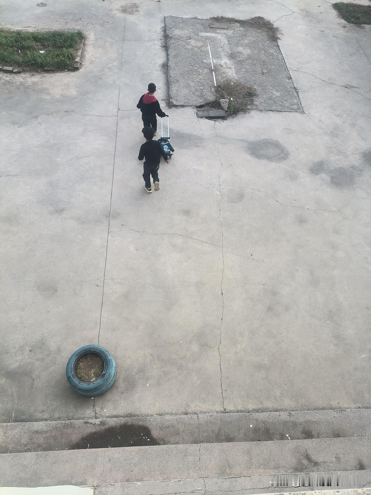 职称，戴在一线教师头上的“紧箍咒”，该松一松了你说评职称这事儿，养活了多少人？