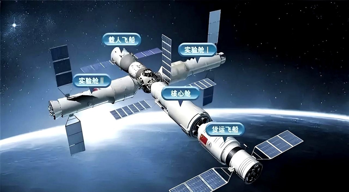 网上一提中国空间站，总有人敲着键盘撇嘴，拿天上那个420吨重的国际空间站来踩咱们这款60吨的“三居室