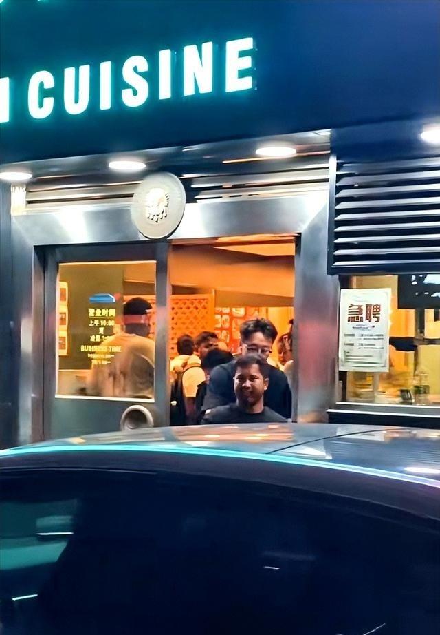 越来越讨厌看中国人把老外带到中国来见世面这种戏码了。 三哥把孟加拉贫民窟女孩