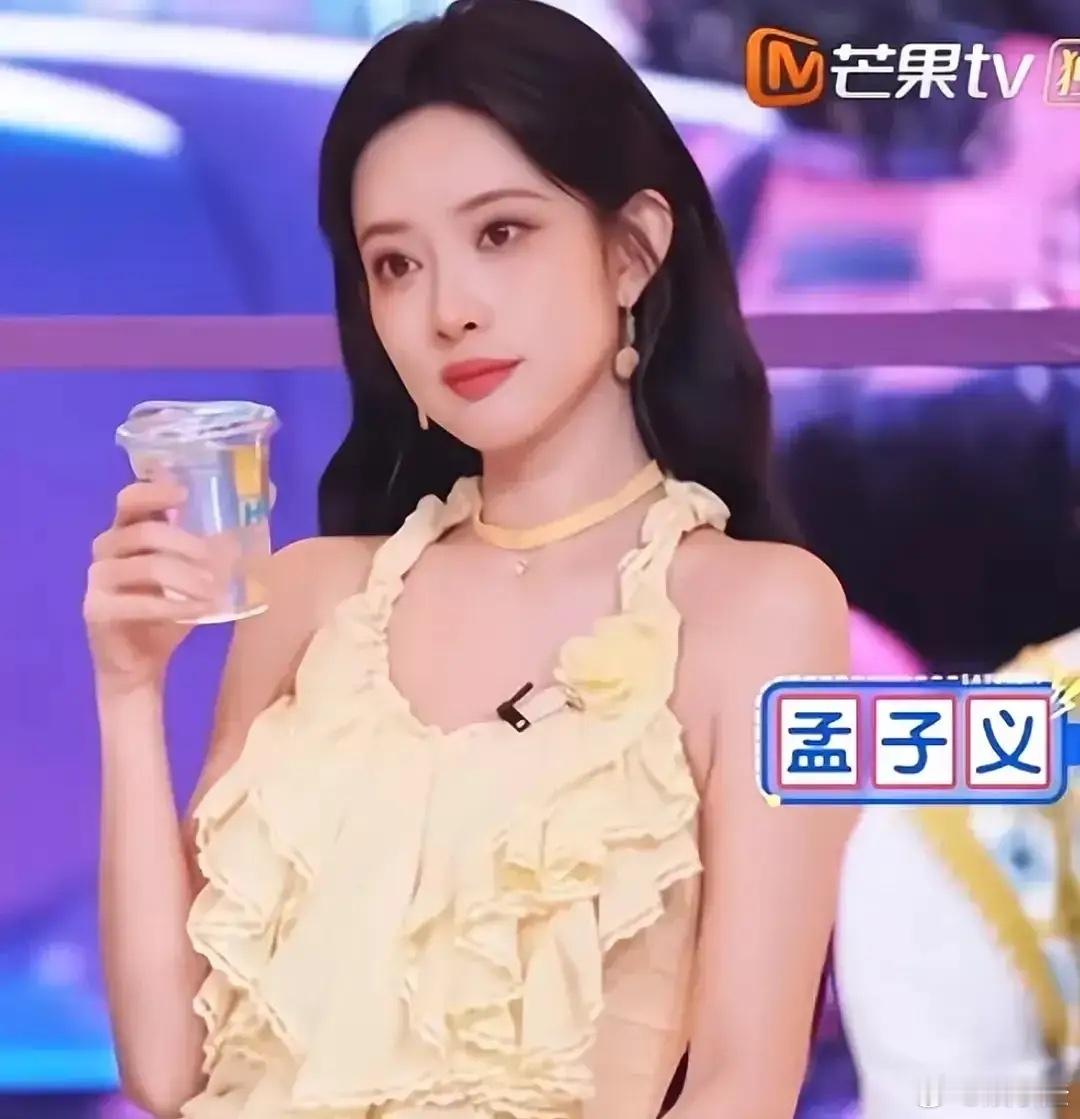 “综艺大花”孟子义最近这排场简直绝了！《你好星期六》居然专门为她搞了个快闪店，这