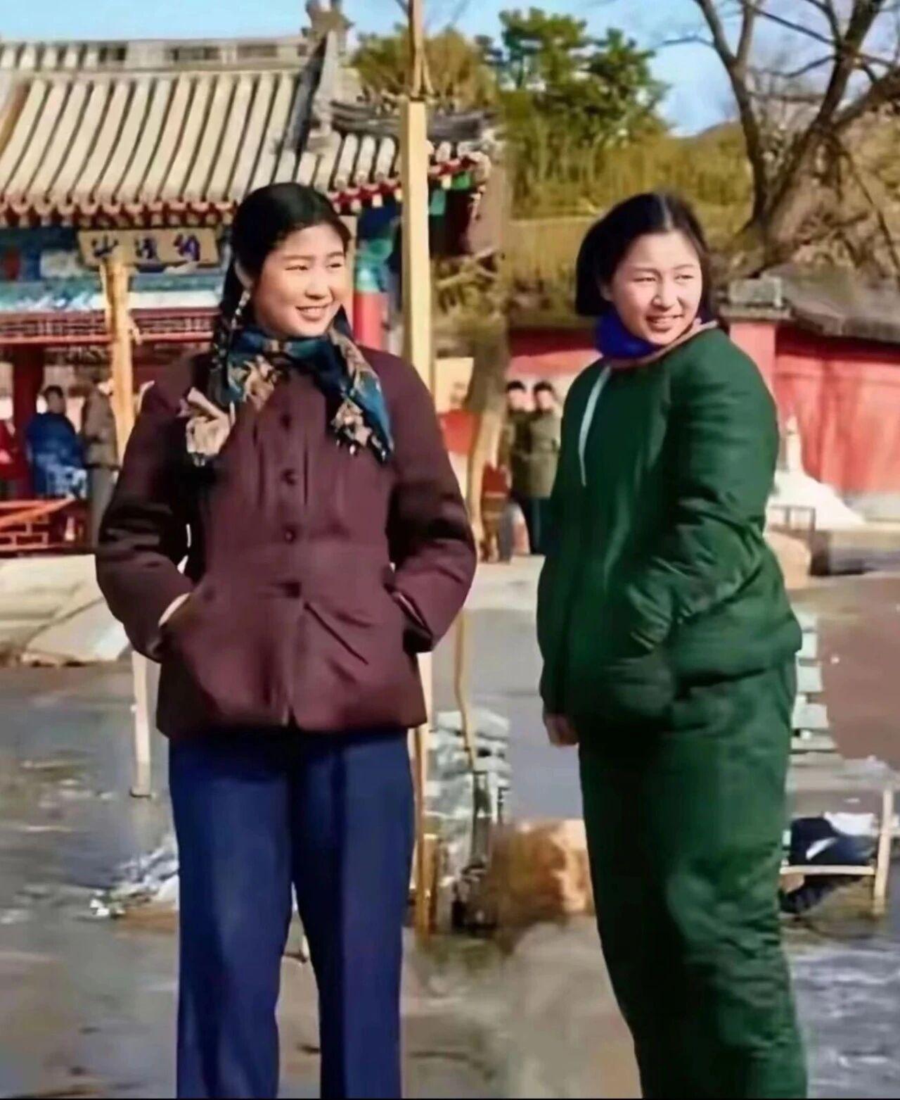 青年时期的李敏与李纳！