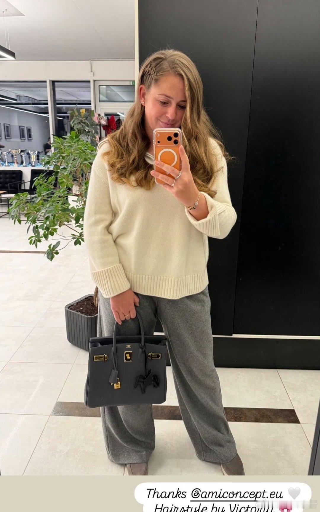 我圆披头散发这张上半身神似玛雅🇧🇷达杰妮