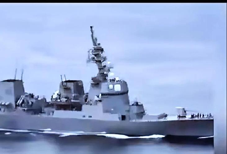 终于开火！这波反制，妥妥符合国际通行做法！亚丁湾某海域的清晨，一声清脆的炮