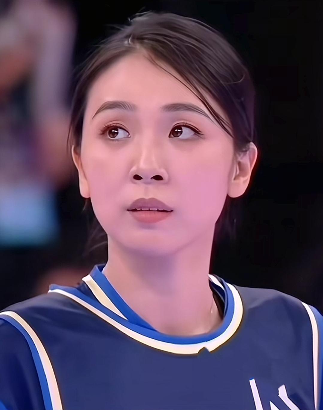 中国女篮2010-2020年间的第一美女——爽妹子，身高185cm，腿长任性，2