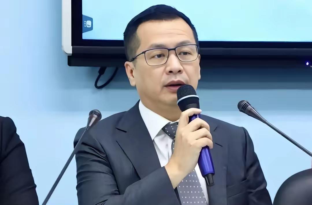 罗智强这次表现的大气，自己发文提前祝贺郑丽文当选国民党党主席，还对自己的失利做出