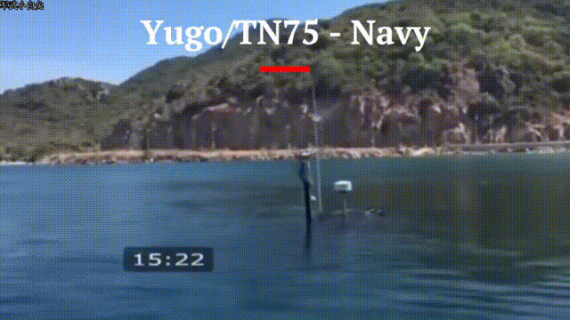 越南海军TN-75型小型潜艇进行鱼雷试射。该型潜艇配备2具400毫米鱼雷发射管，