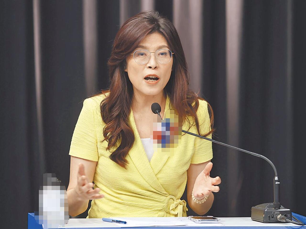 郑丽文赢得国民党选举后，声称愿意来大陆举行“国共会面”。台湾省民调显示，53.7