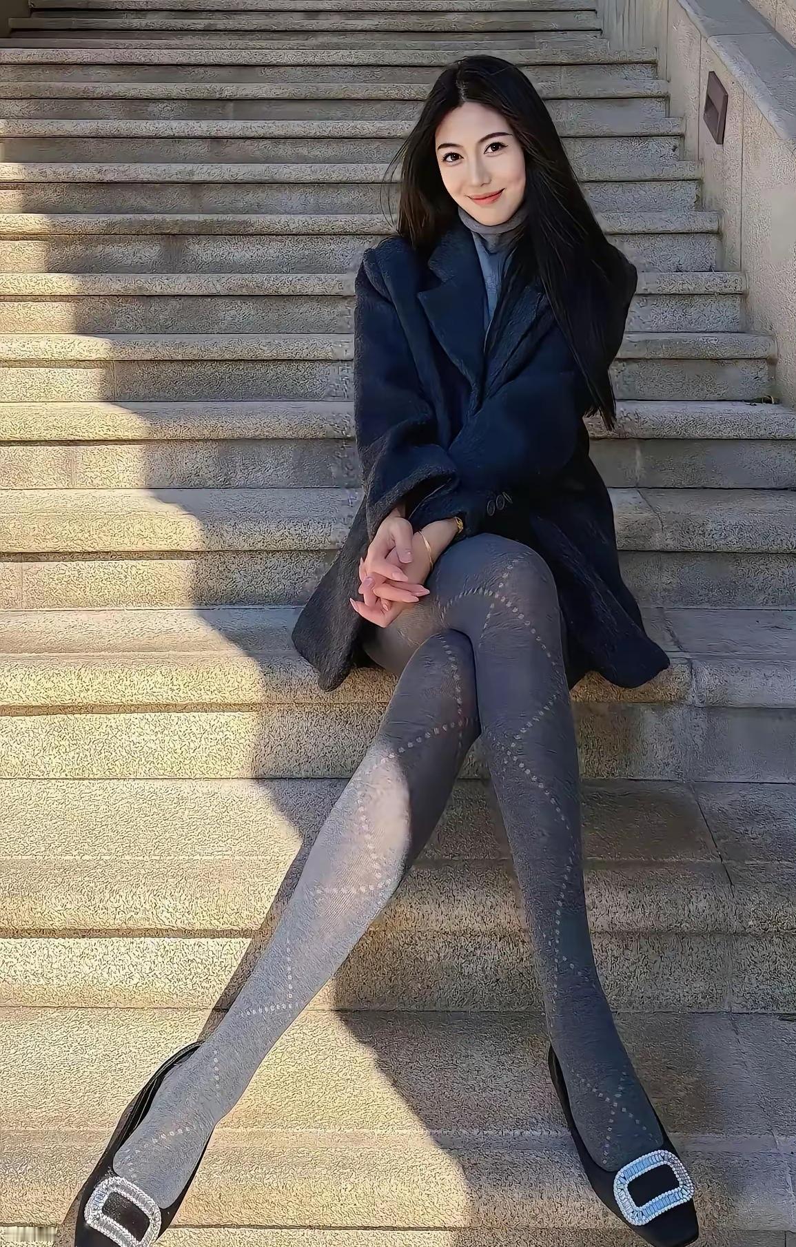 生活是世界的肉身状态，保存世界本真的气息，记录变化生长的模样。