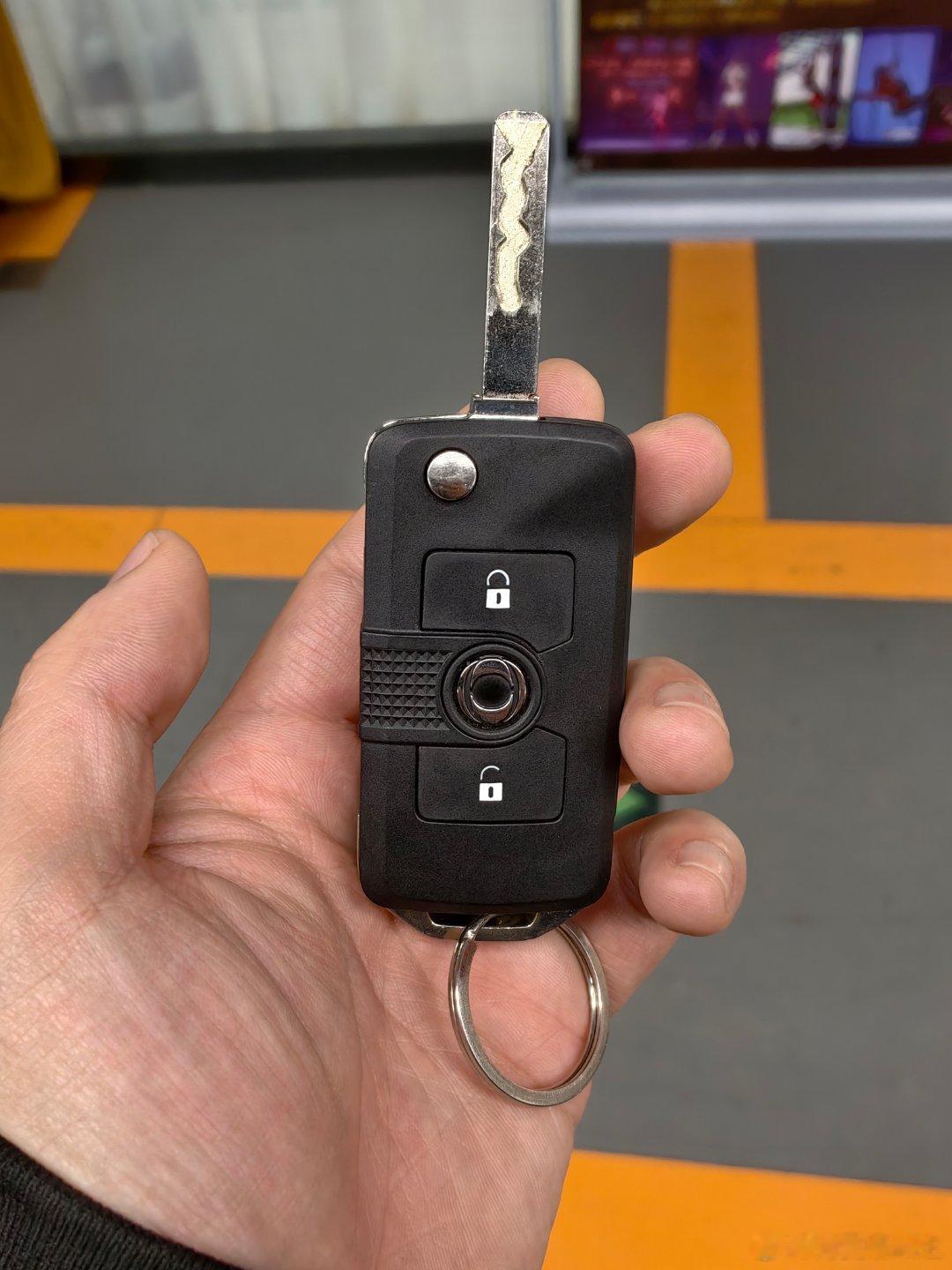 第二次开鼠哥的英力士掷弹兵还是那么孤傲，动力强，转向没自动回正硬派，复古。北京