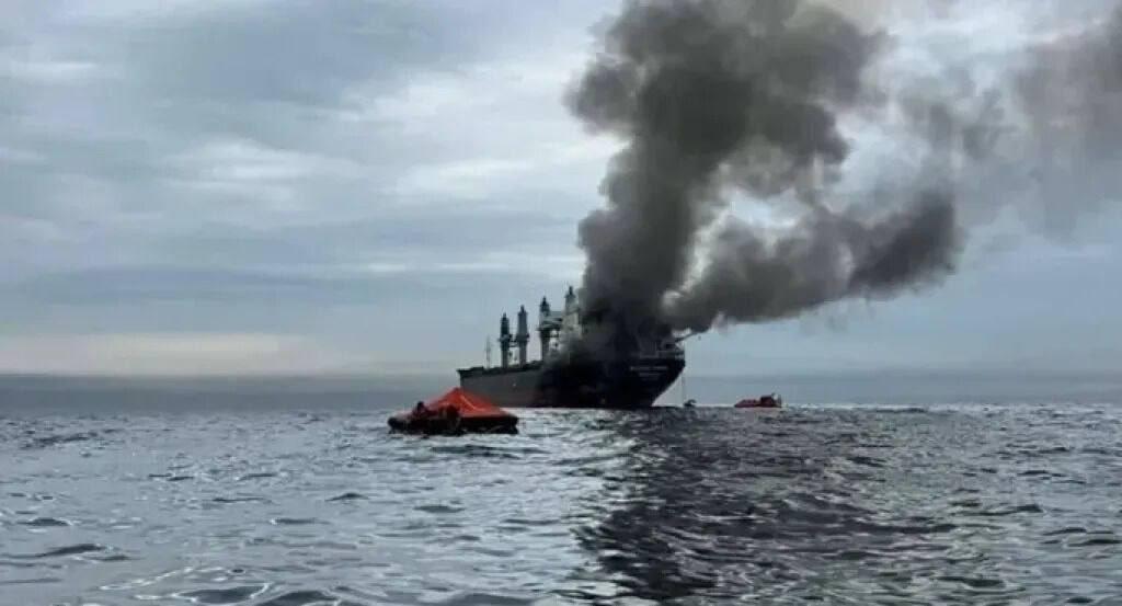 2艘共19万吨天然气运输船大爆炸，美国能源船只在埃及被袭击！央视新闻报道称，当地