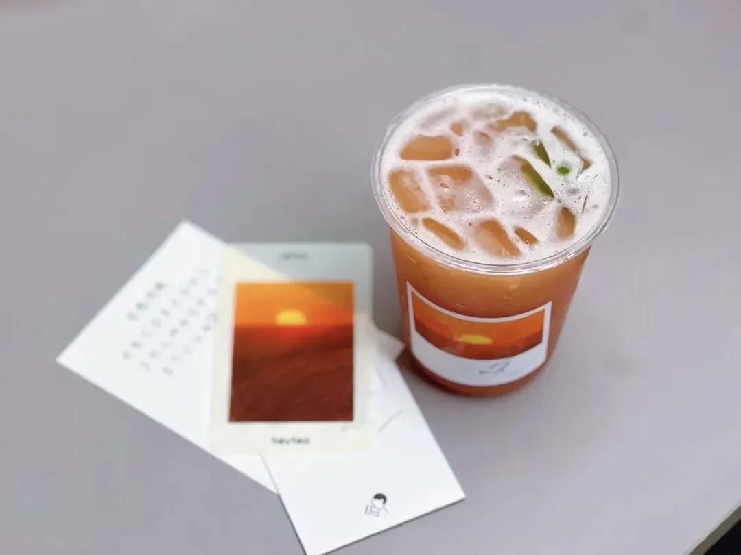 霸王茶姬、喜茶、益禾堂集体翻车了。世界杯期间，半个茶饮圈扎堆上"啤酒花奶茶"，