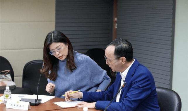 台湾地区年底九合一选举开战，蓝营大咖集体出动，剑指2028大选今年年底的九合一