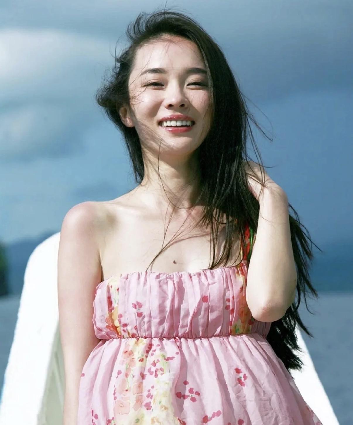 大家不要再羡慕霍思燕了，我们永远不可能成为她，仅仅一个条件几乎就没几个人