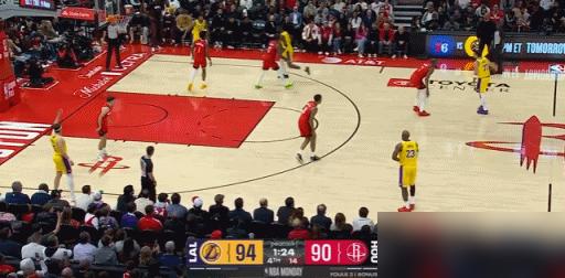 你以为艾顿第四节硬了一把就洗白了？湖人总经理办公室的电话都快打爆了，不是祝贺，是