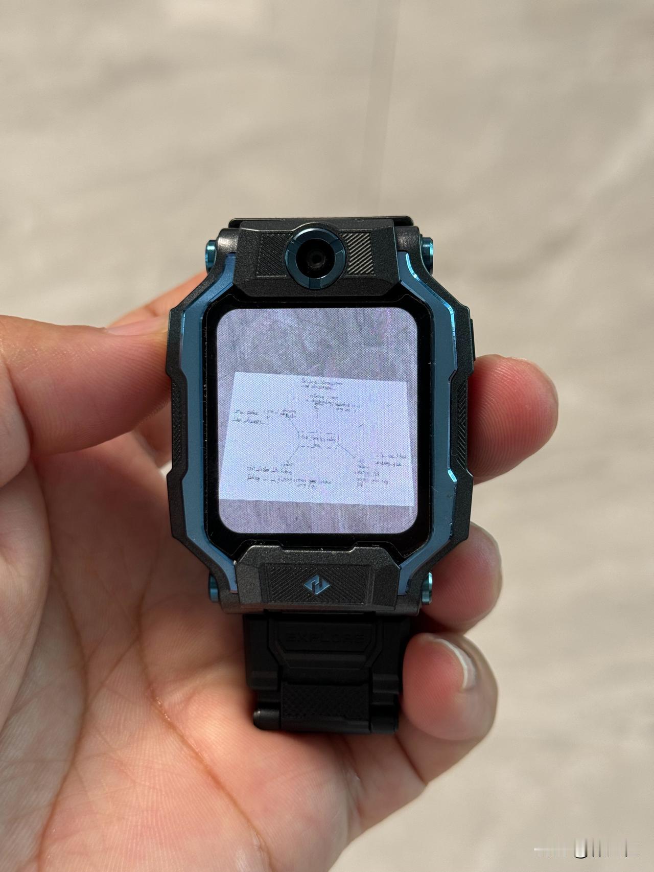 🔒一、社交硬通货的形成机制封闭式社交壁垒小天才通过“碰一碰加好友”功能（