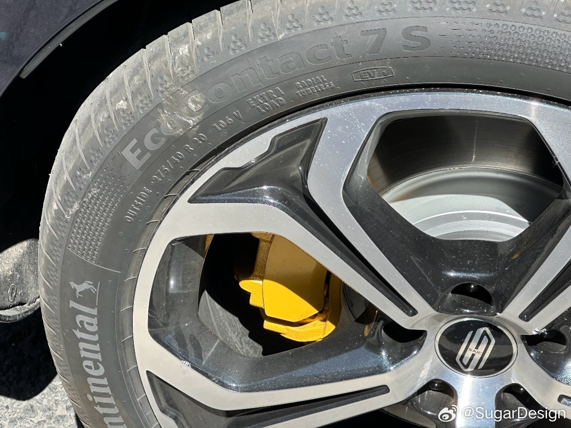 尚界Z7T无伪装高清街拍曝光！离地间隙高了一点，再压一点姿态会更好原稿作者:莫干