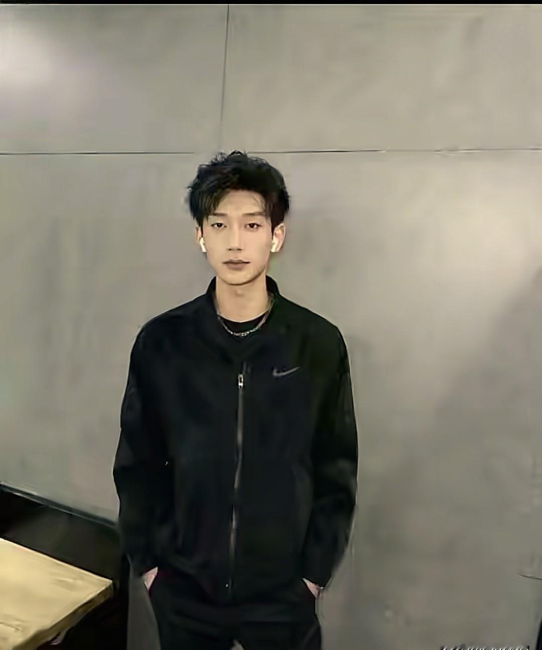 关于鹿单东那事儿，我劝大伙儿都把心放回肚子里，别再吵了。你们全都被当猴耍了。