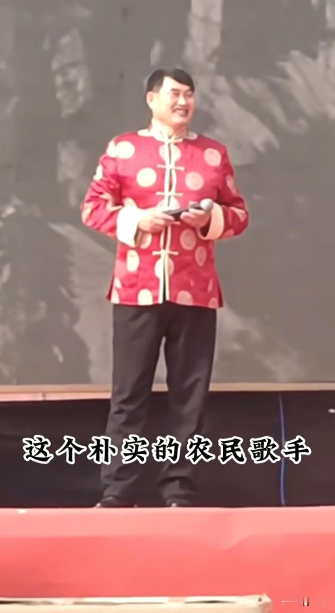 大衣哥朱之文的“欠条箱”：借出去超百万，村民理直气壮“他钱花不完，借点怎么了[尬
