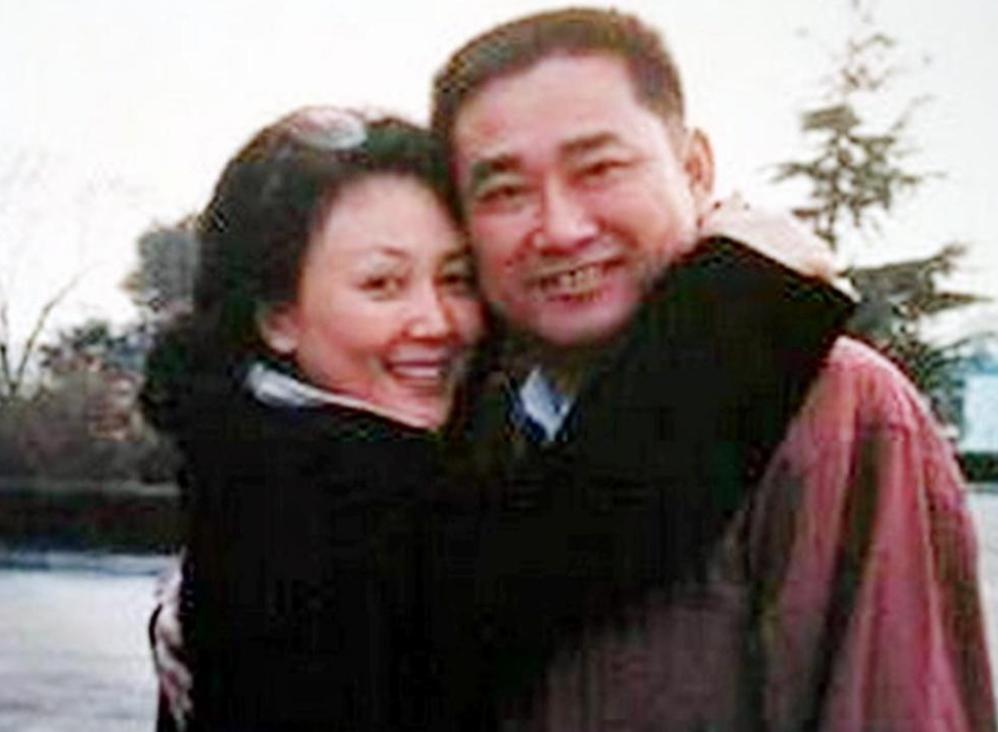 当年才二十出头，就有三大电影厂抢着要她，红遍了全国，没想到她偷偷嫁了个海军影迷。