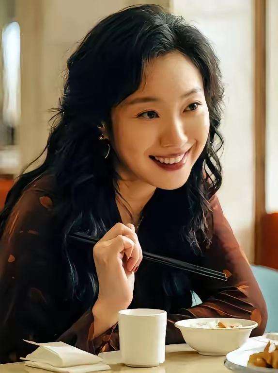 如果女演员必须要爆火一个的话，下一个视后肯定非她莫属！王佳佳的风格多变，演什么像