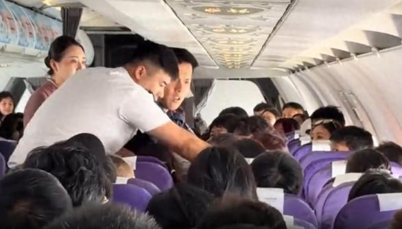 8月6日，龙江航空LT6618航班从成都天府机场起飞，经停唐山前往哈尔滨。飞机刚