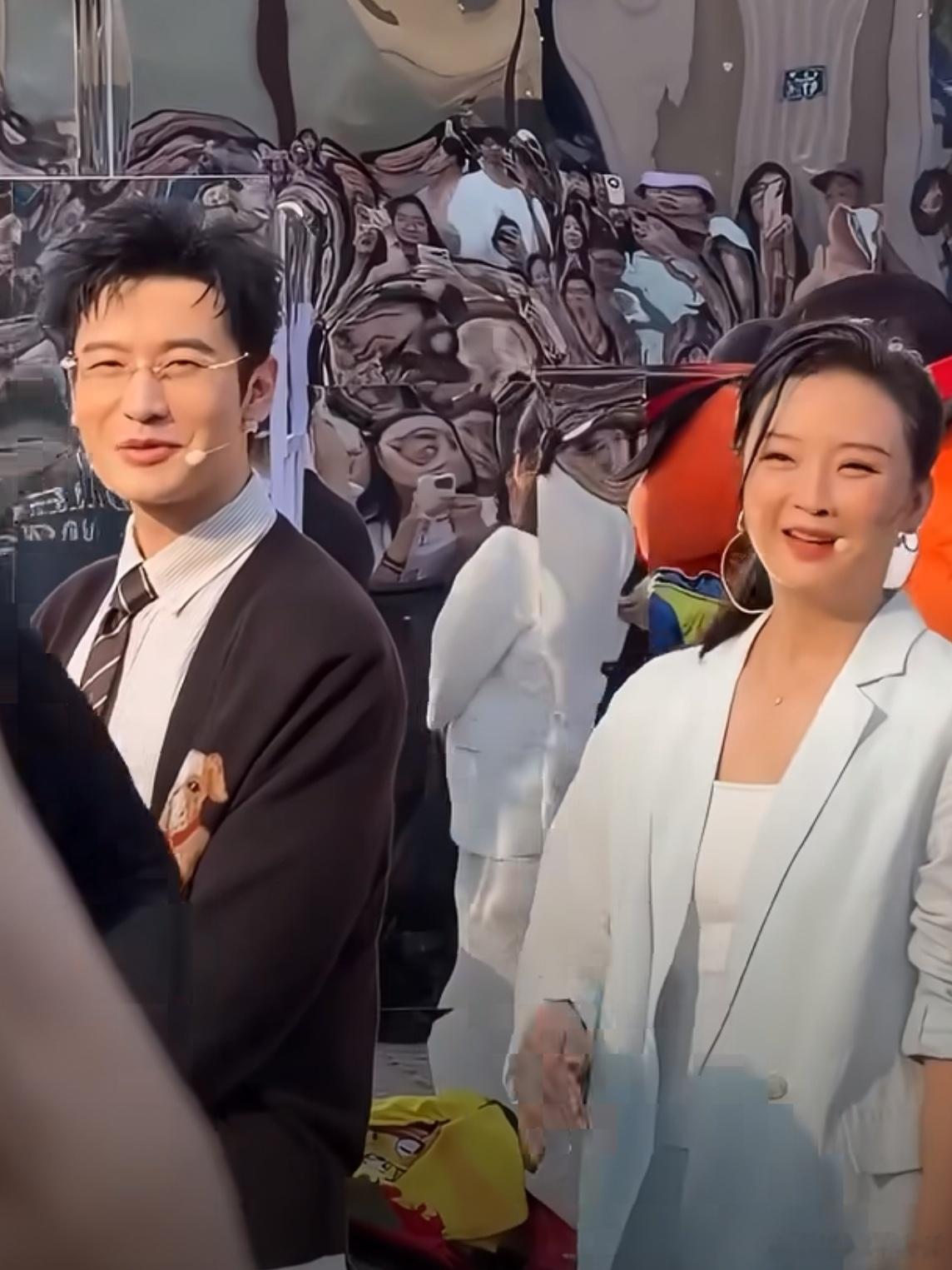 这是谁的童年回忆？黄晓明王艳同框​​​