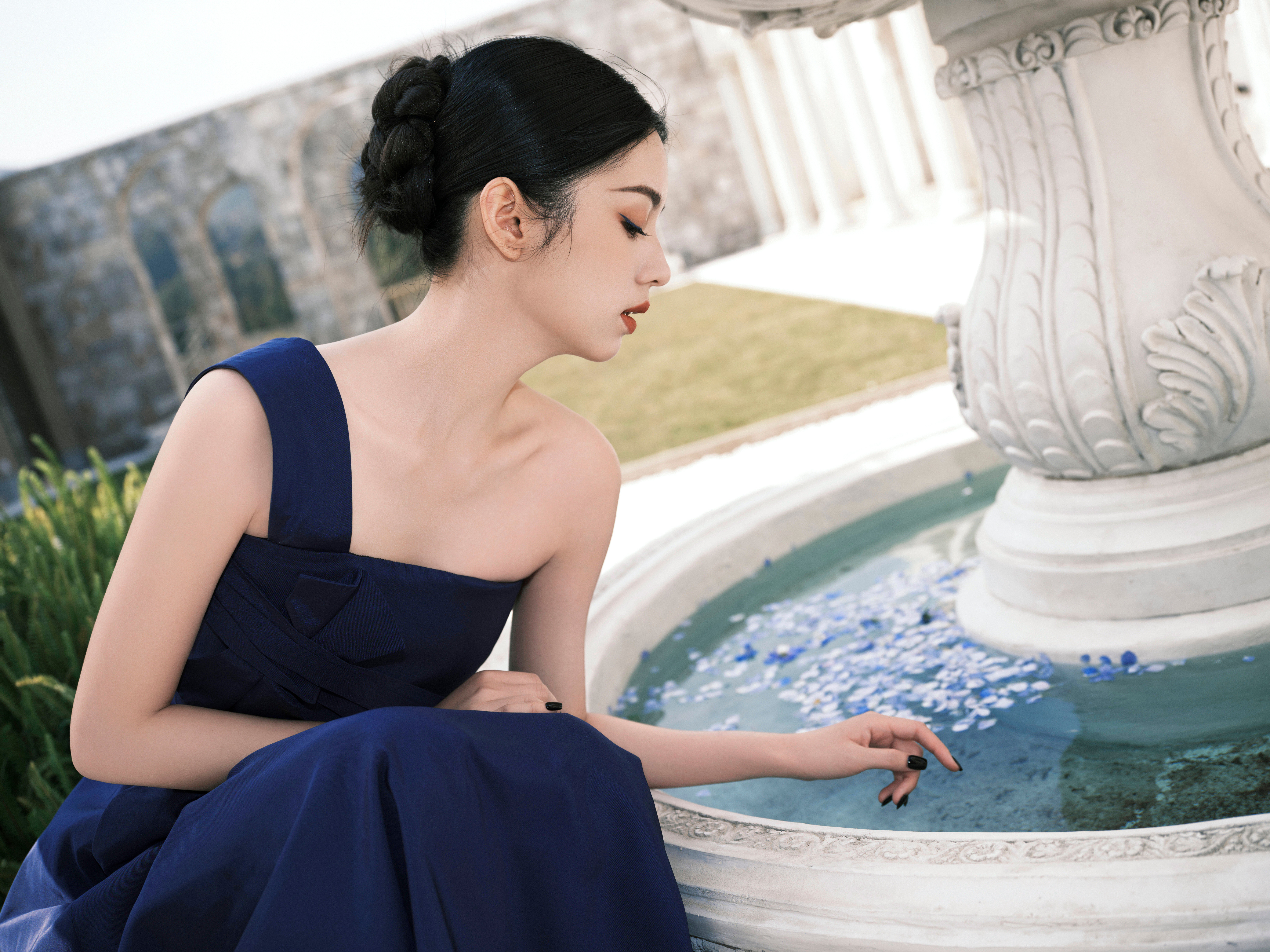 周也和姐姐大明星和设计师周也在复制粘贴的时代，你是手写的诗