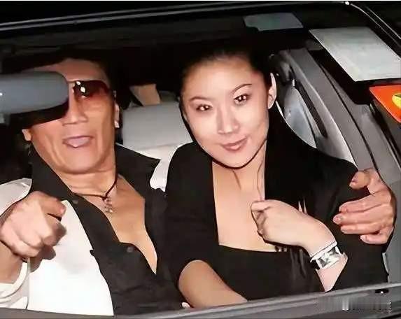 Coco这个人真是让人一言难尽你说她聪明吧她只谈恋爱不谈（结婚）证你