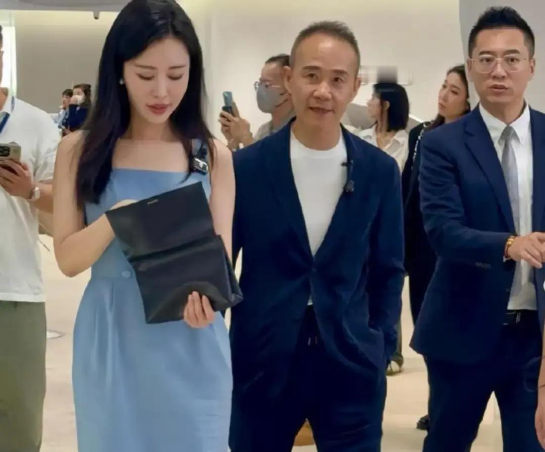 72岁王石被当众呛声田朴珺在节目里直接甩脸：你爱自己永远多过我。镜头没剪，