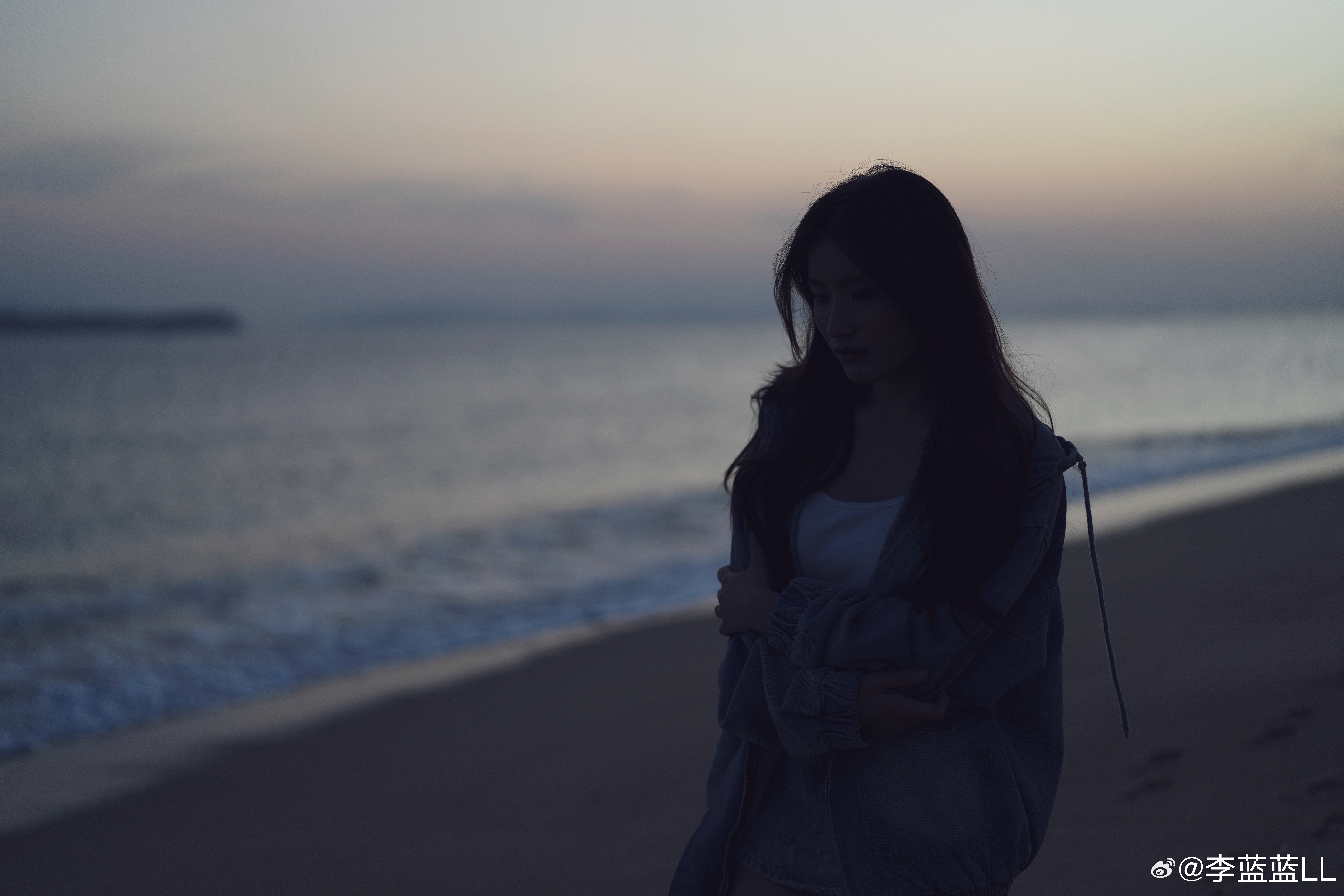 跟坦克700拍了一组情绪大片。先上两张预告一下吧。