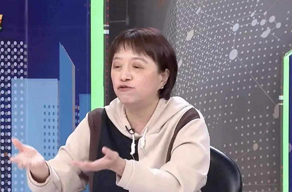 翻脸比翻书快！前中天高管邱明玉叫嚣“支持台独”，底线呢？真没想到，曾在中天当过高