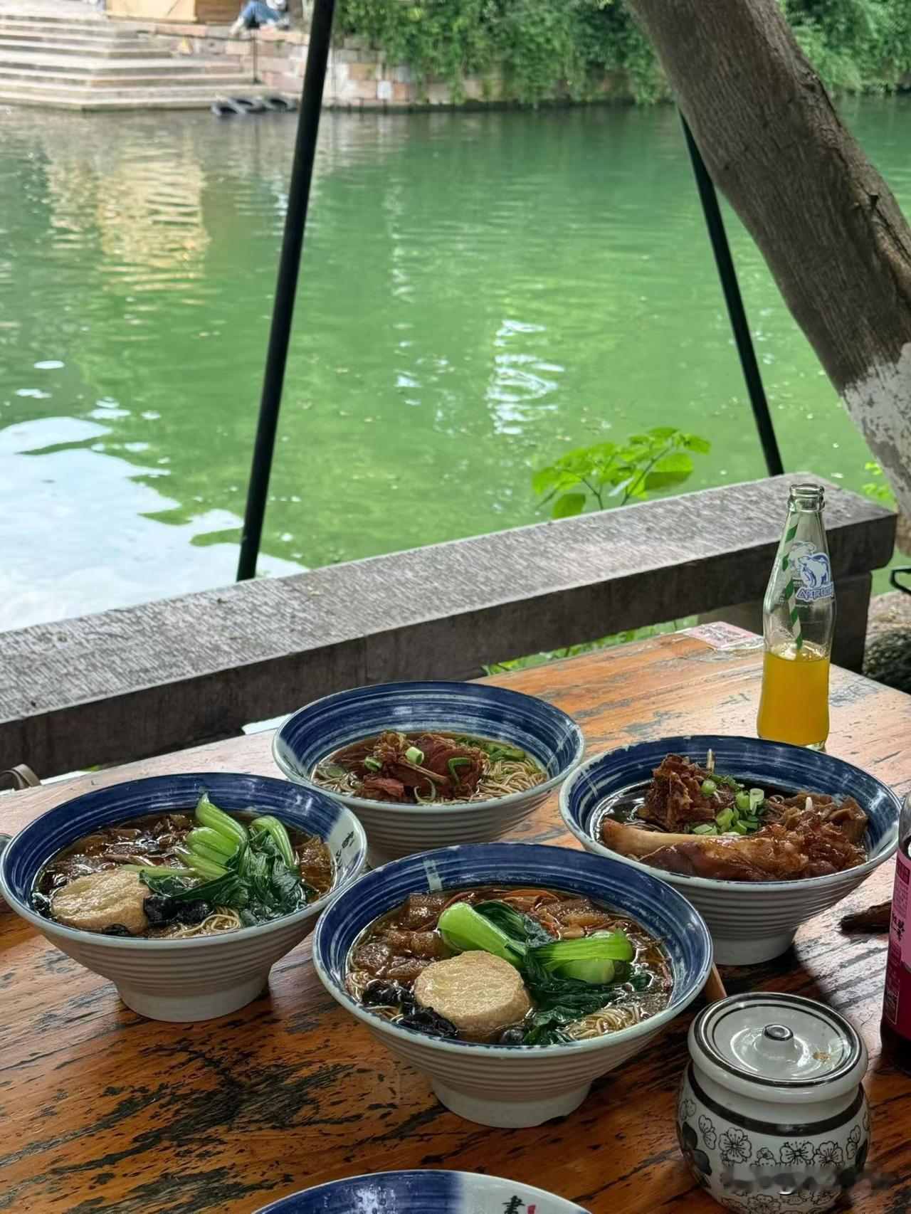 王花花昨天请我喝酒，是想问一个法律上的问题，但我当时很傻，说得很直白，纯粹就只讲