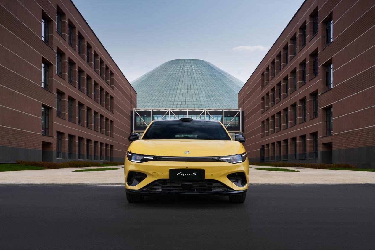 看完零跑Lafa5发布会，我觉得燃油轿跑，是时候退居二线了！无论高尔夫GTI还