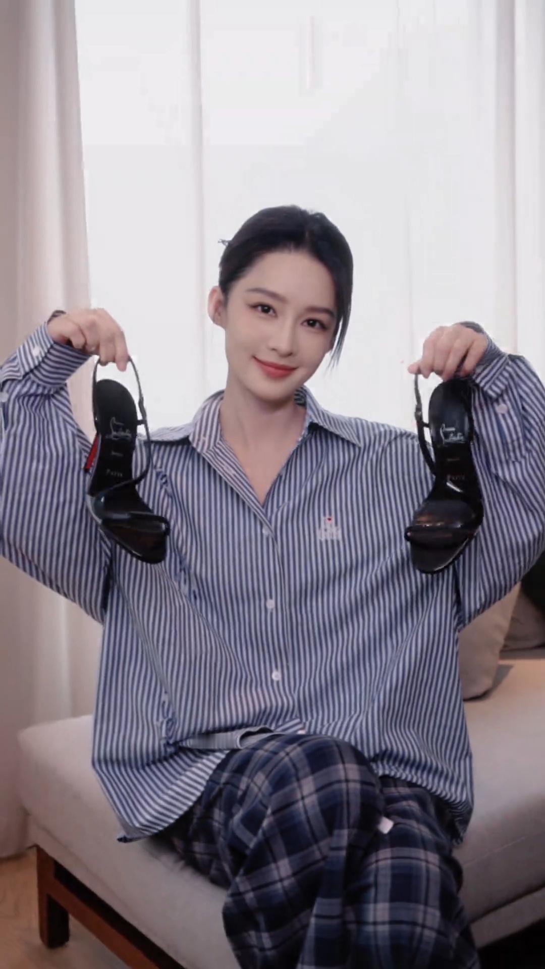 李沁的红底高跟鞋👠​​​