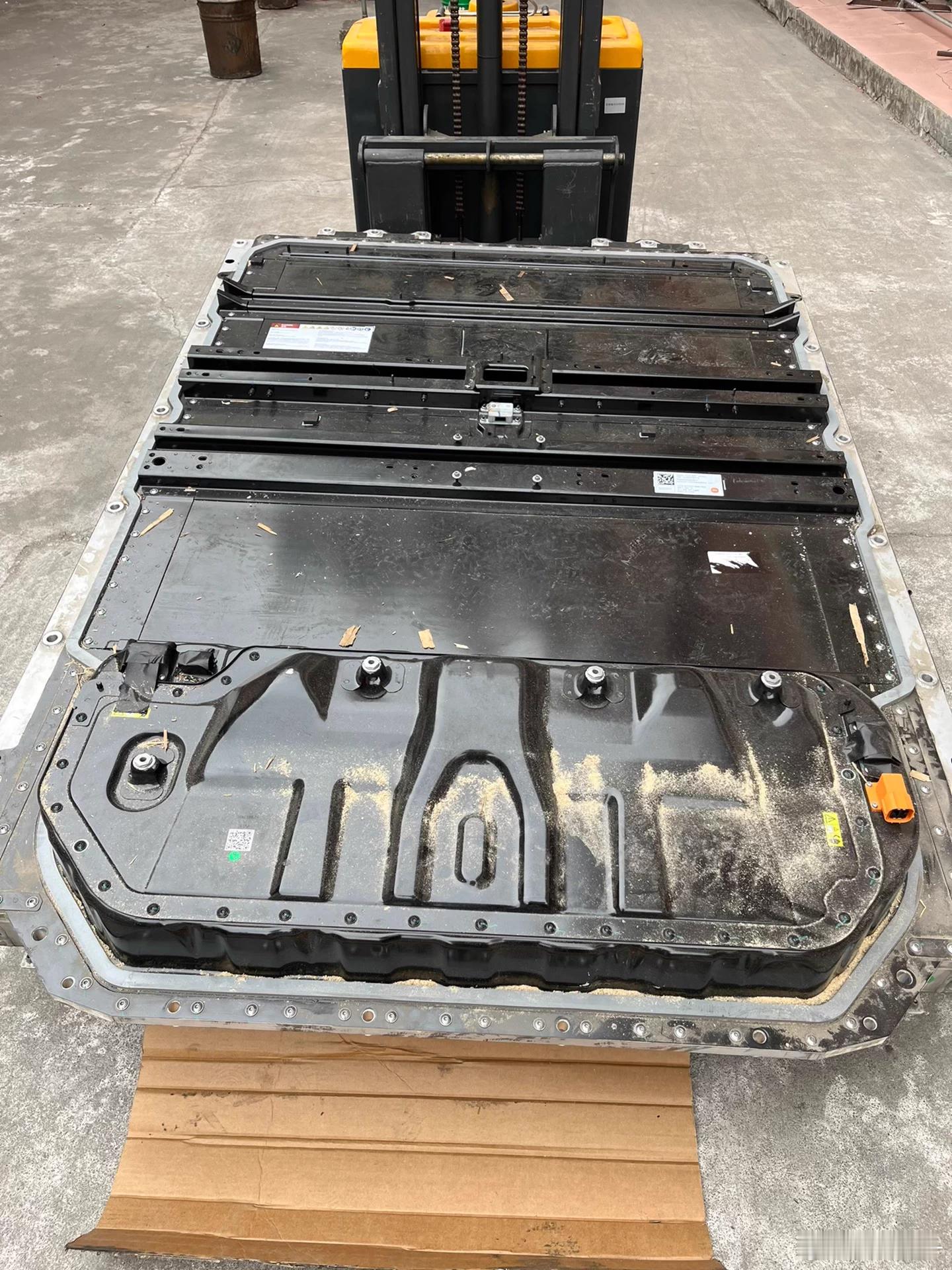 小米SU7、YU7的电池包为什么偏重？除了超充电芯对能量密度的影响以及更高的散热