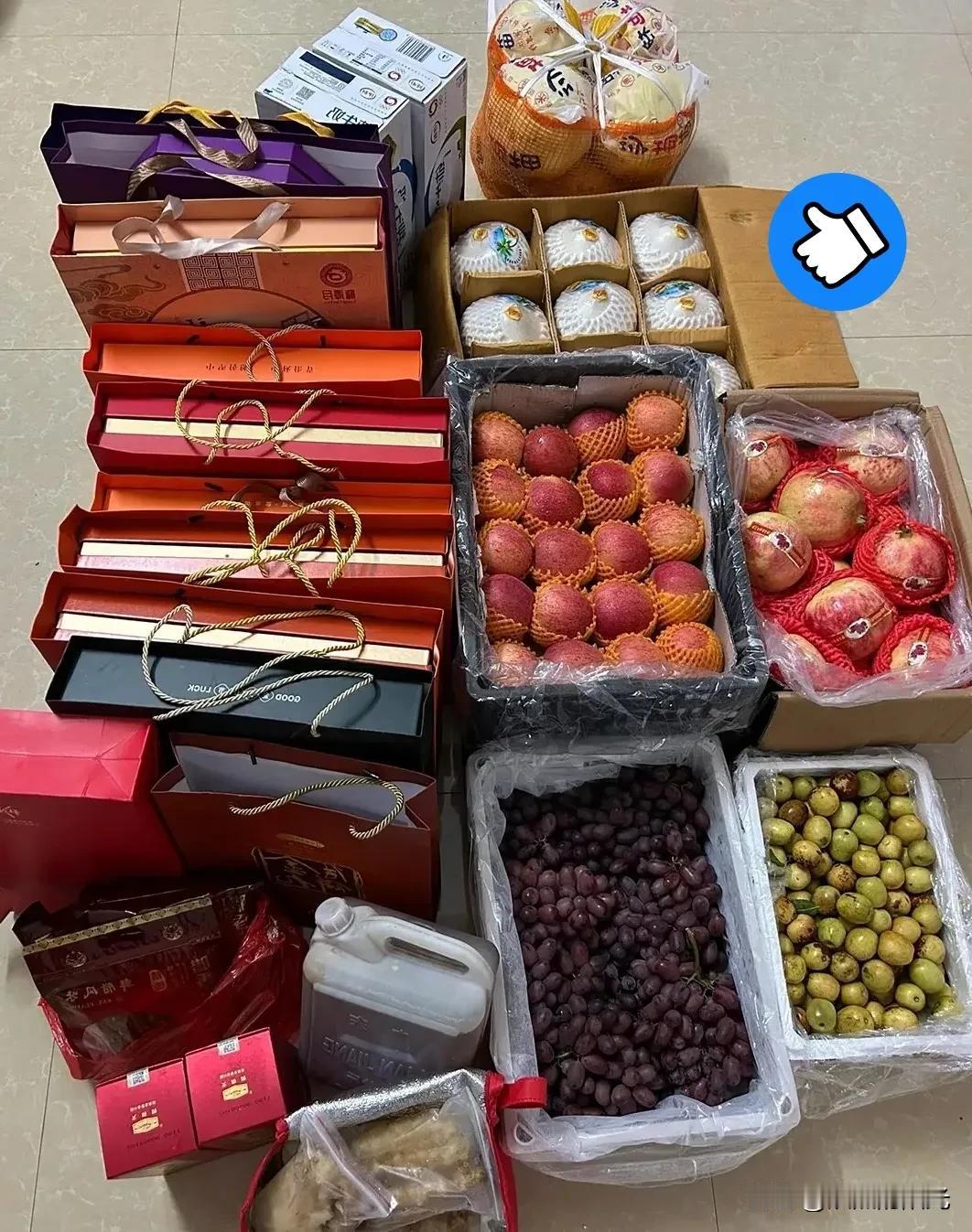 舅舅家的表妹谈了个台湾的男朋友谈了五年了，第一次来，正好赶上国庆，中秋节送礼